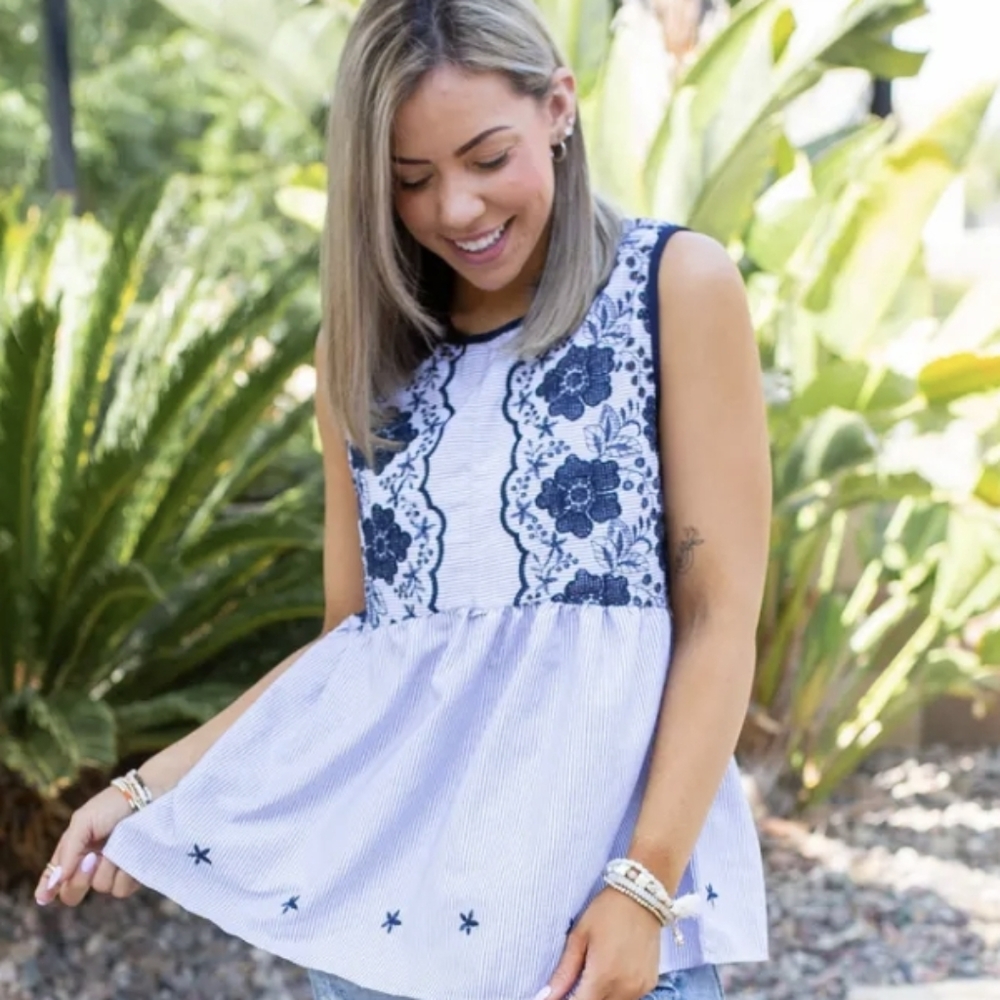 💜 New Pretty Embroidered Sleeveless Top - Picture 2 of 6